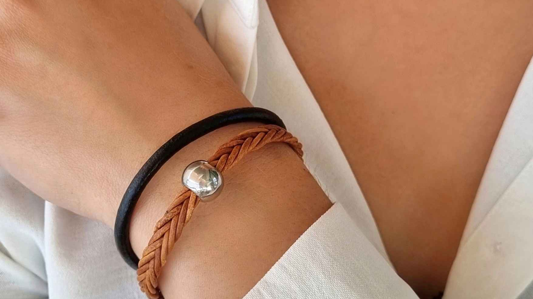 Waarom leren dames armbanden altijd in de mode zijn