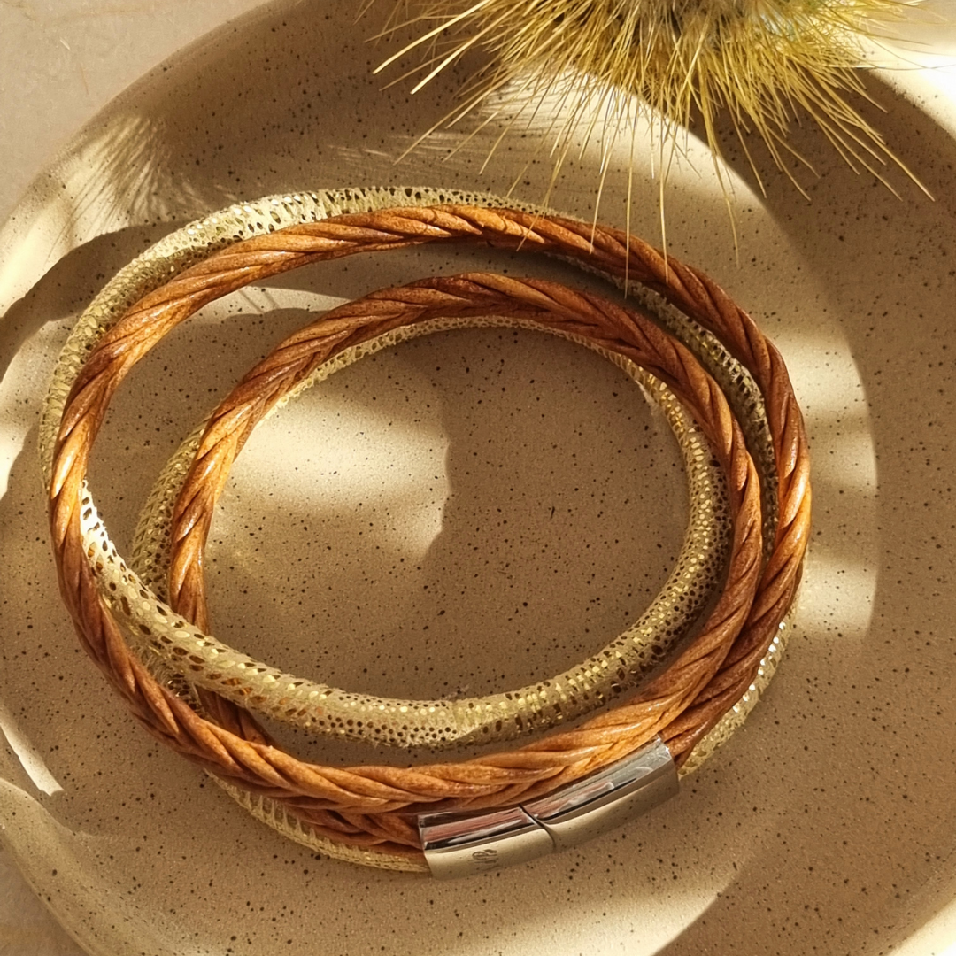 Leren armband dames - Boho Gold - Gevlochten - Bruin Goud Leer - Ibiza - Bohemien - Dubbel koord