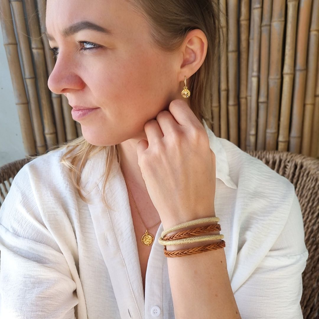 Leren armband dames - Boho Gold - Gevlochten - Bruin Goud Leer - Ibiza - Bohemien - Dubbel koord