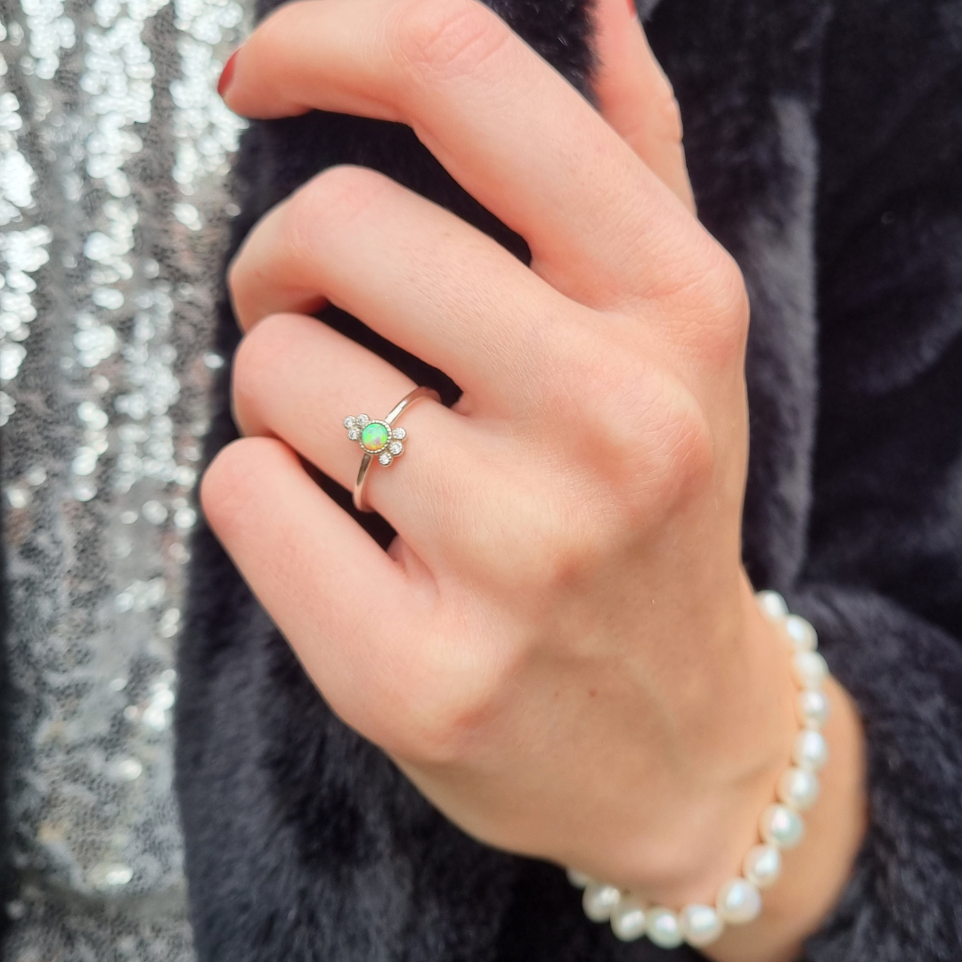 Roca de Piña- Catalina Opal Ring - rhodium plated 925 sterling silver - Welo Opal - White zirconia  - zilver, zirkonia, festive, feest