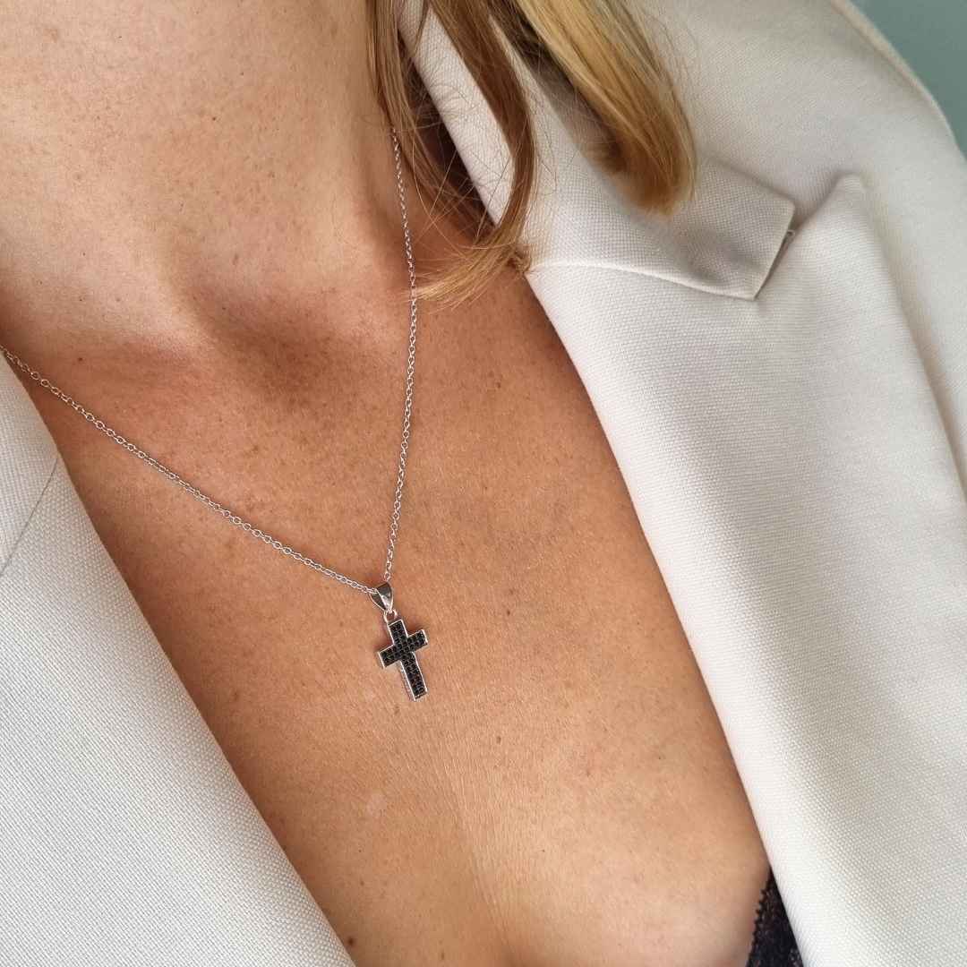 Christelijke ketting met kruis -zwarte steentjes - 925 sterling zilver