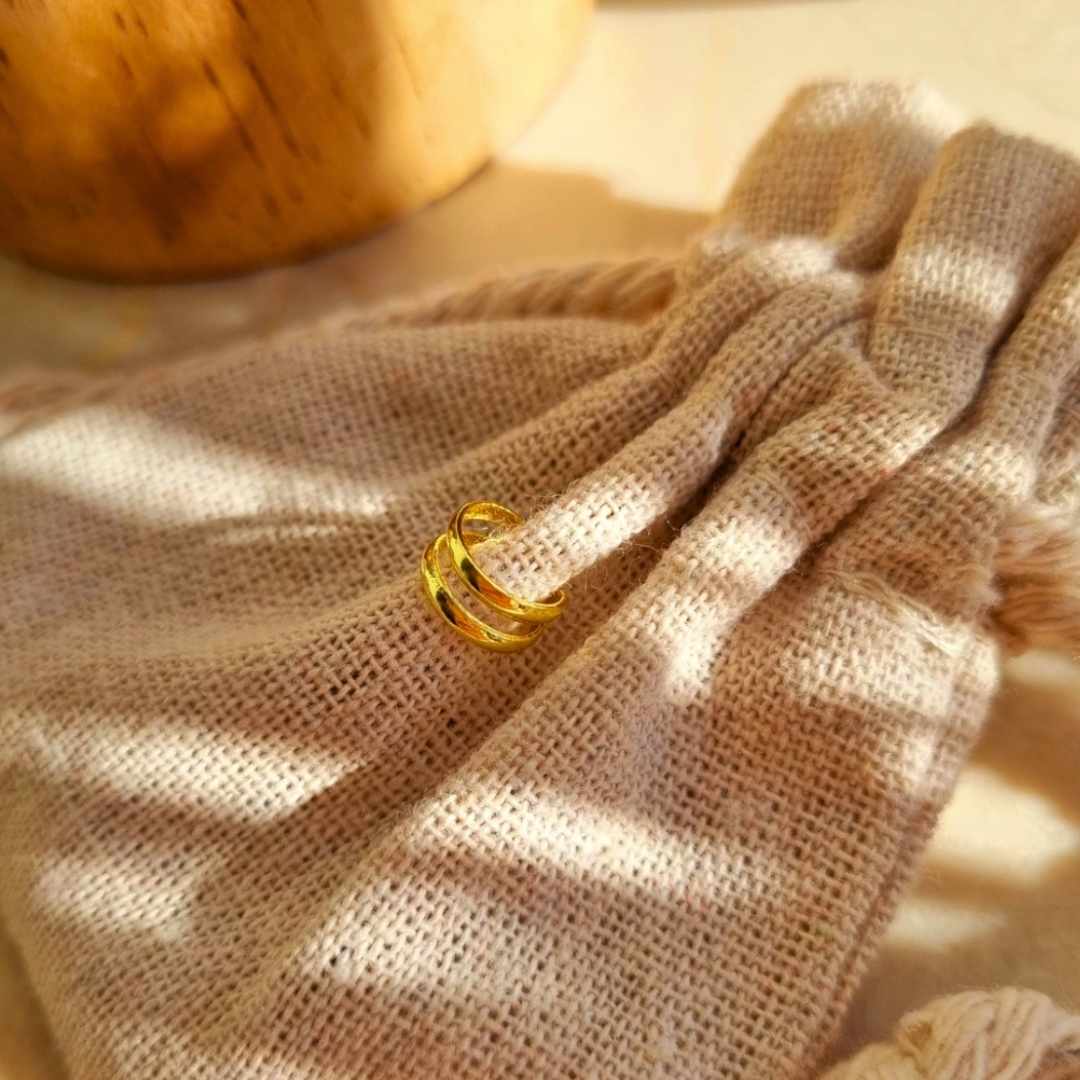 Earcuff goud met twee boogjes in verguld zilver