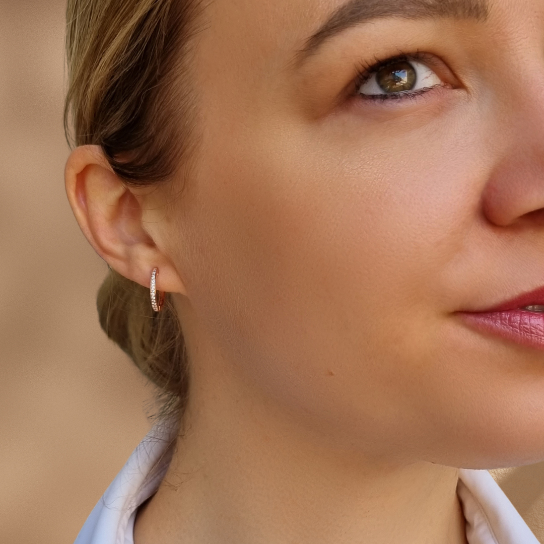 Emilia Huggie oorbellen, rosé verguld zilver, hoops, zirkonia