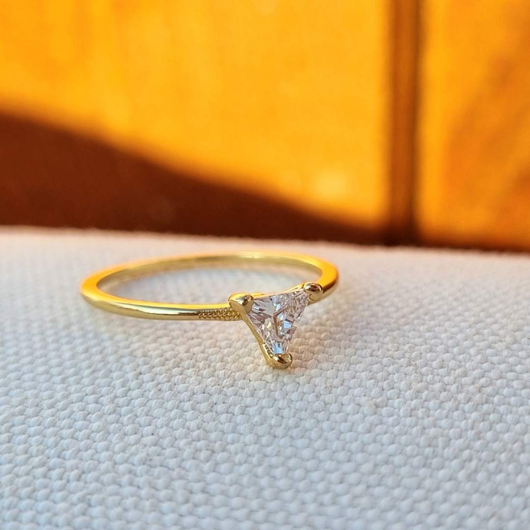 Gouden Ring Selene goldfilled driehoek steen ring