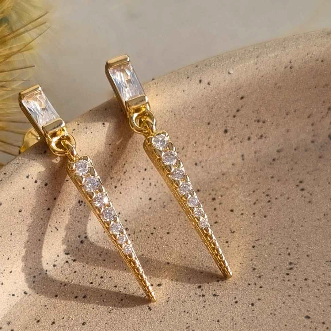 Gouden oorbellen met steentjes hanger - feestelijk