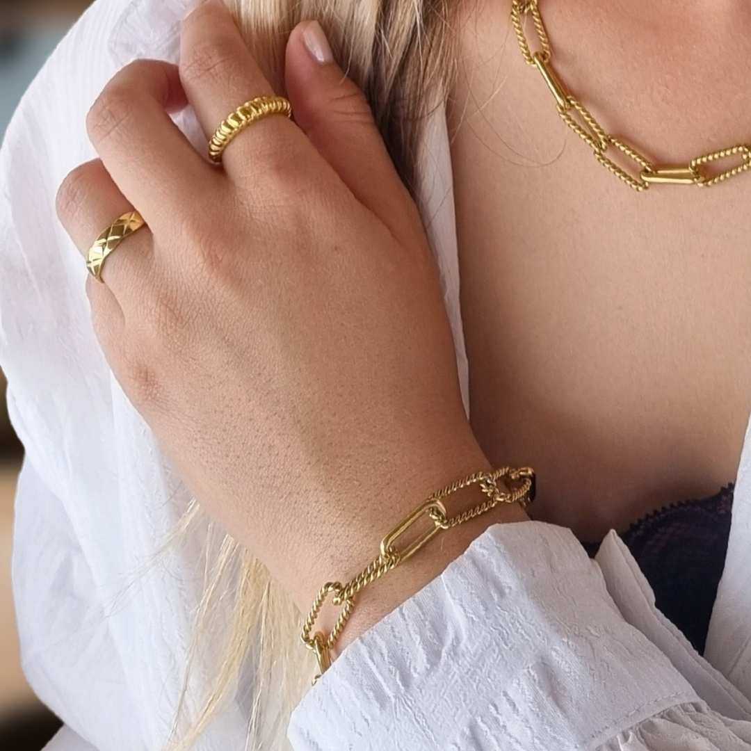 Gouden schakelarmband dames rechthoek - Chloe - waterproof staal