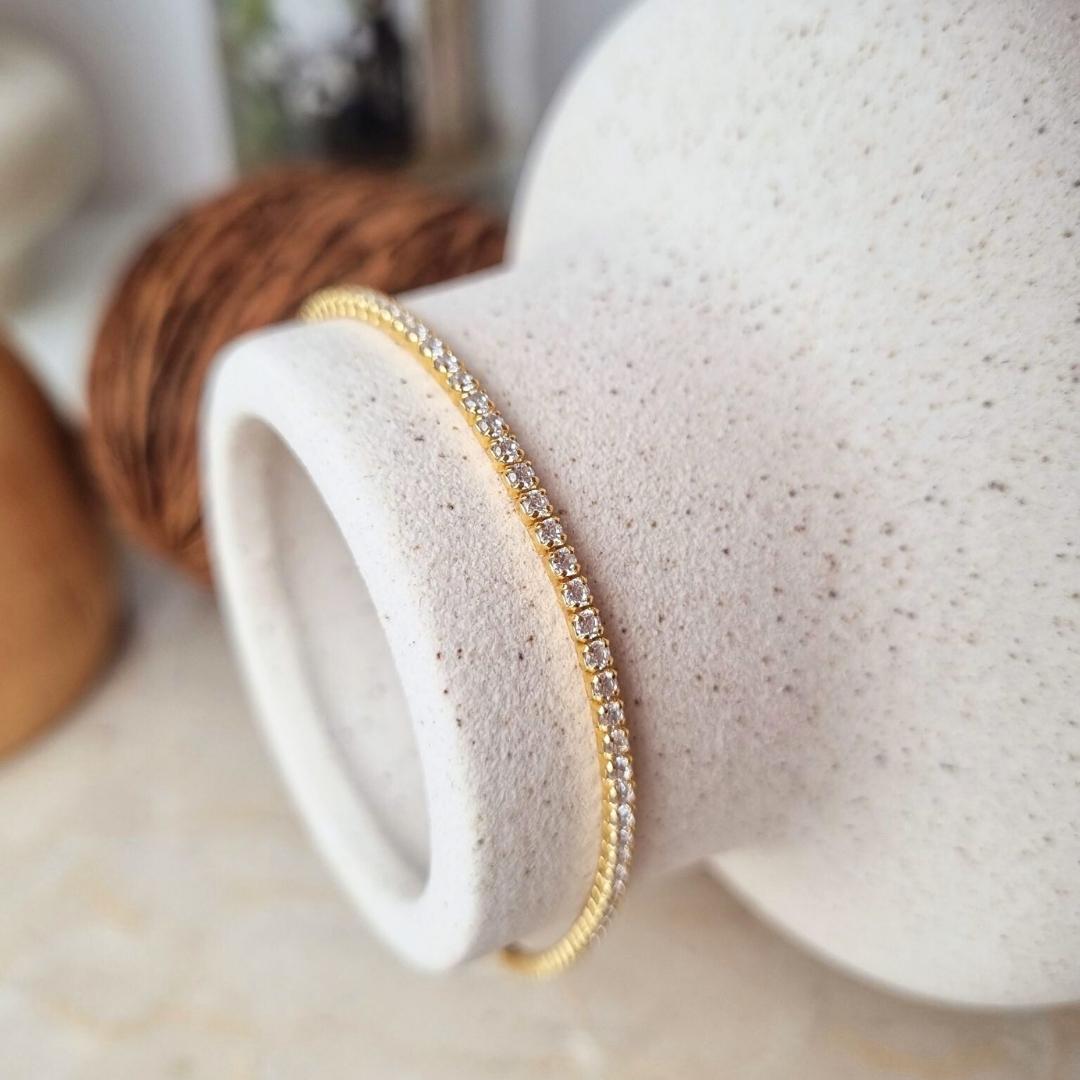 Gouden tennisarmband vrouw met witte cubic zirkonia steentjes