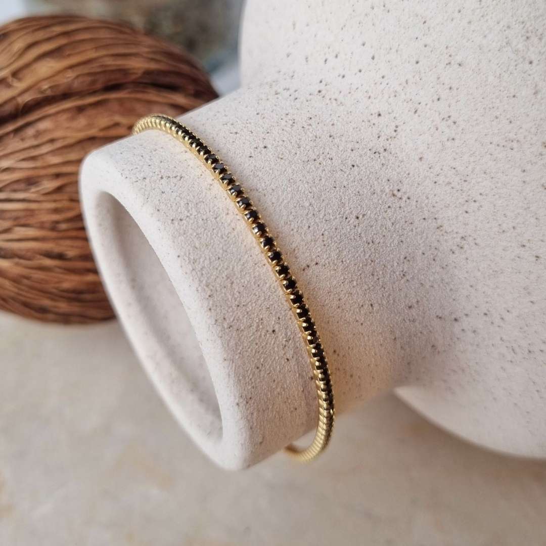 Gouden tennisarmband vrouw met zwarte cubic zirkonia steentjes