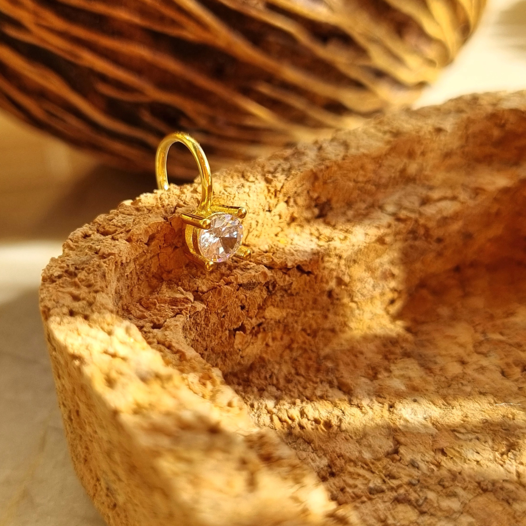 Roca de Piña - Little diamond earcuff, 18k goldplated silver, zilver, oorcuff, cadeau trendy cute, white zirconia