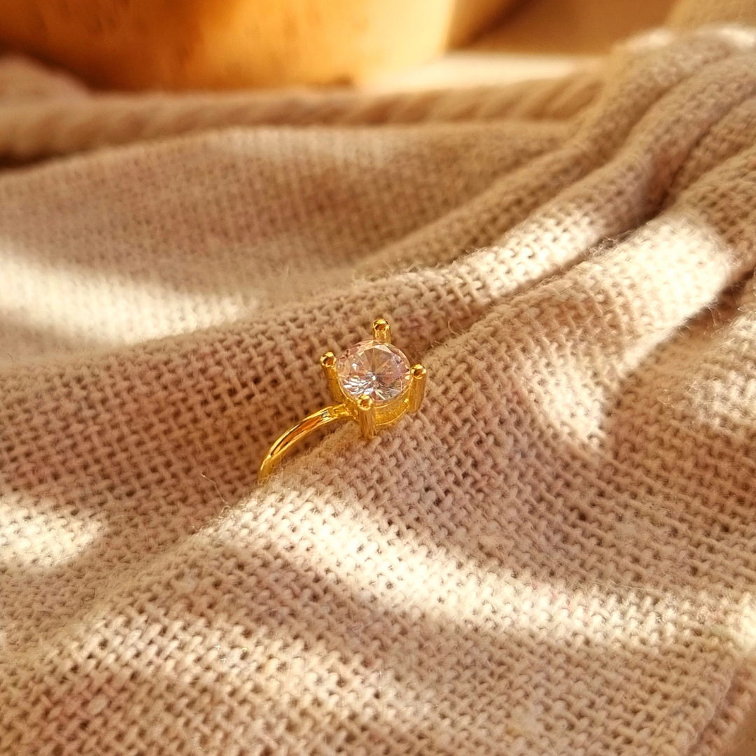Roca de Piña - Little diamond earcuff, 18k goldplated silver, zilver, oorcuff, cadeau trendy cute, white zirconia