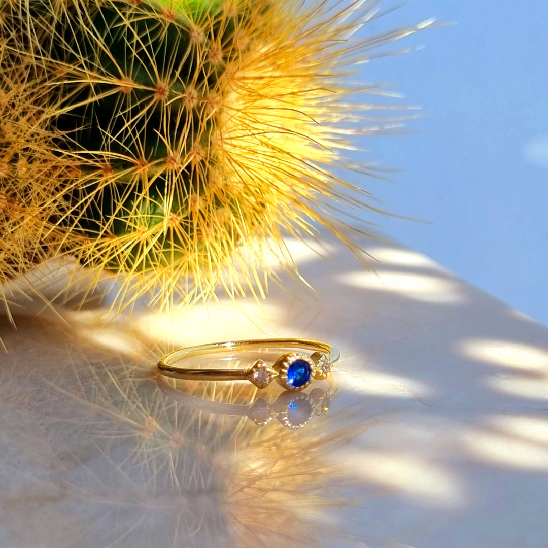 Roca de Piña - Mana kai ring - gold plated 925 sterling silver - blue and white zirconia