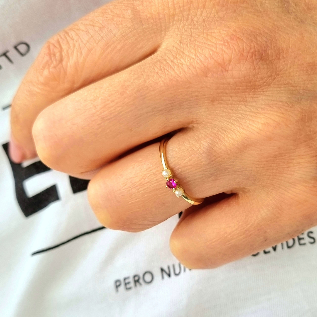 Roca de Piña - Mila nova ring - goldplated 925 sterling silver - ruby zirconia white pearls