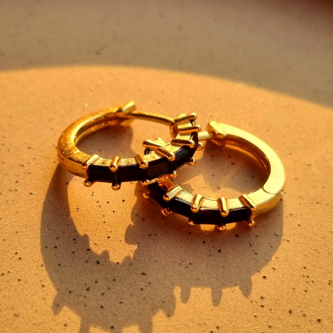 Roca de Piña- Ciara hoops -goldplated 925 sterling silver - black zirconia stones