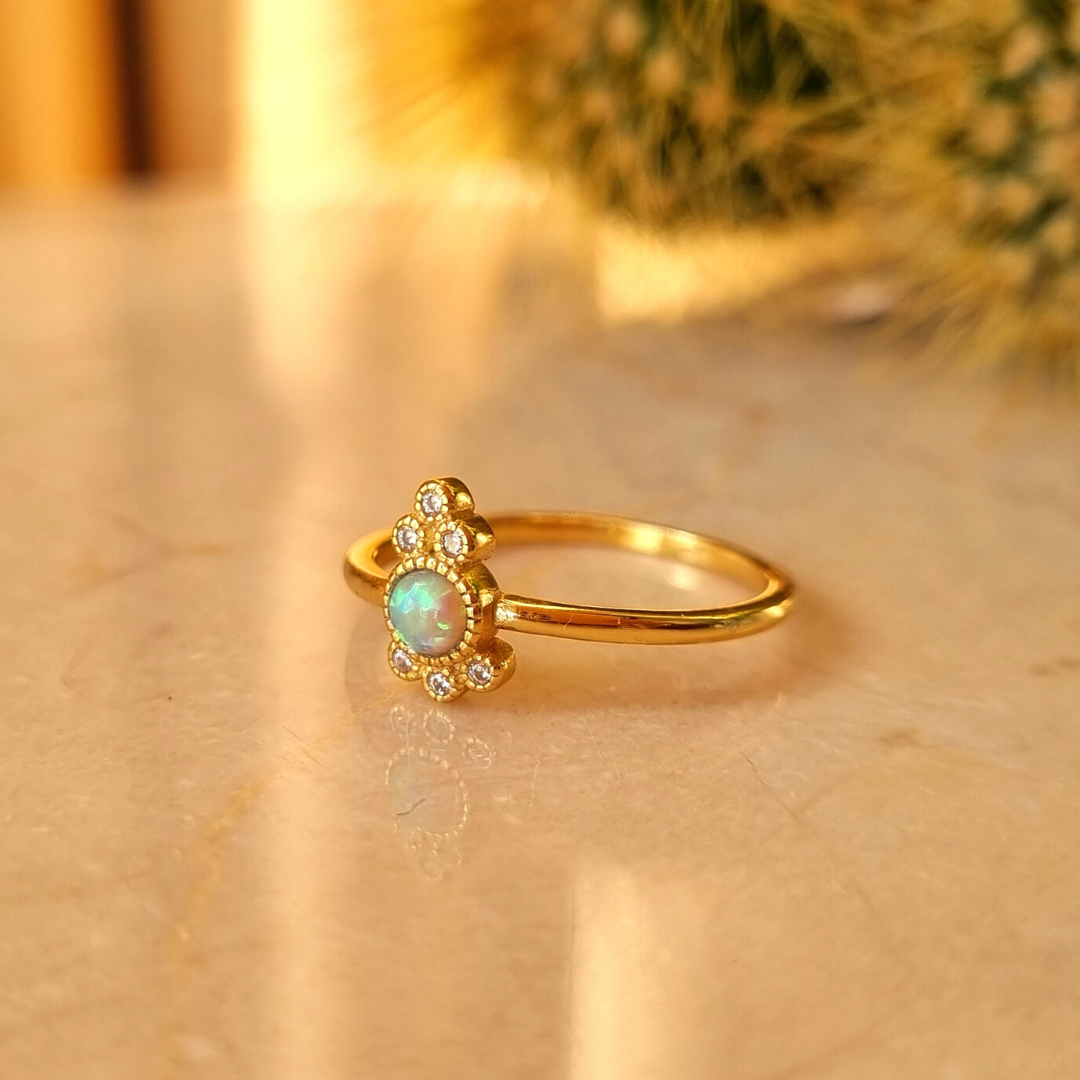 Roca de Piña- Catalina Opal Ring - gold plated 925 sterling silver - Welo Opal - White zirconia