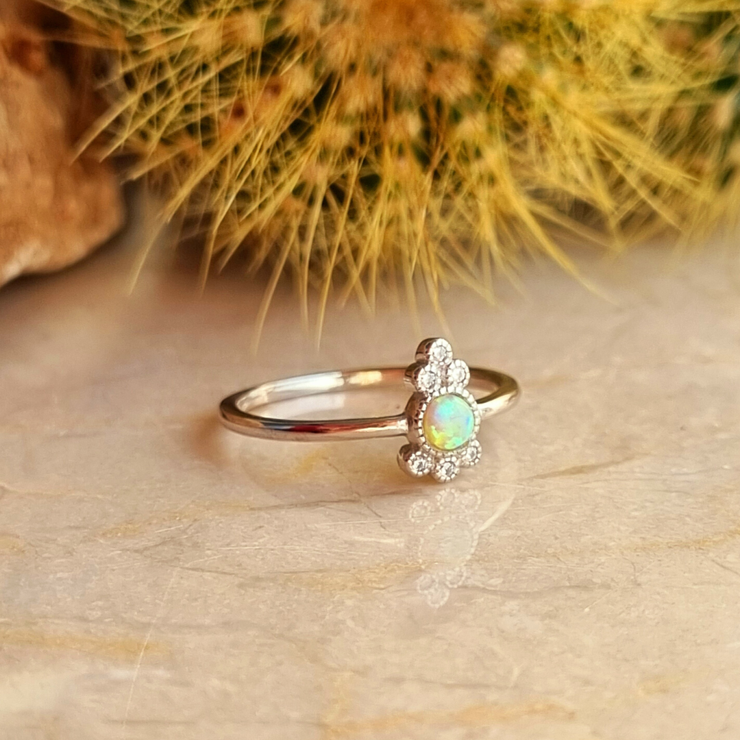 Roca de Piña- Catalina Opal Ring - rhodium plated 925 sterling silver - Welo Opal - White zirconia