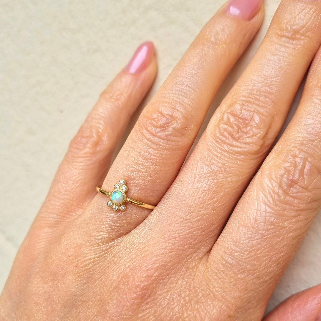 Roca de Piña- Catalina Opal Ring - gold plated 925 sterling silver - Welo Opal - White zirconia