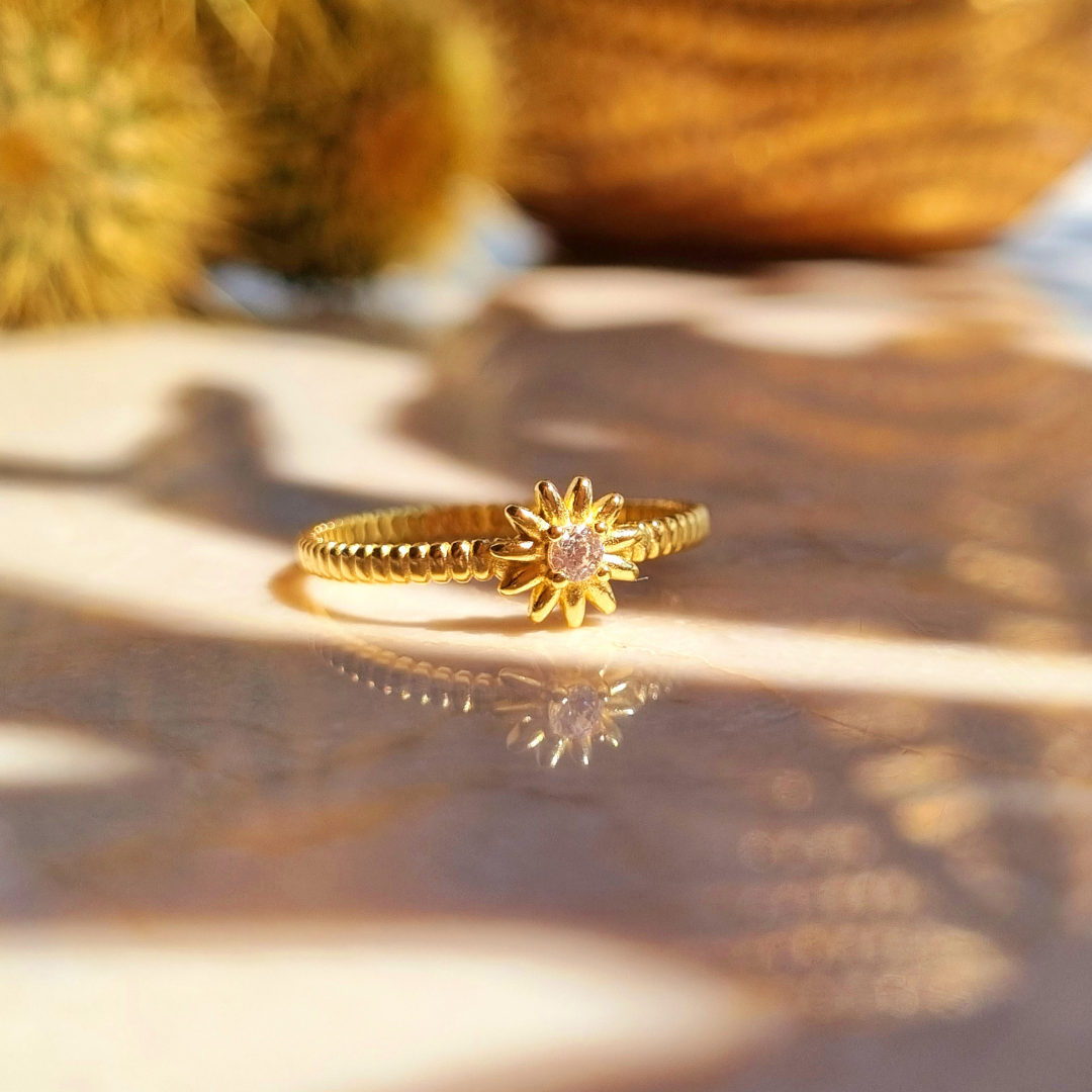 Roca de Piña - Kealani ring -goldplated 925 sterling silver, white zirconia - sun ring