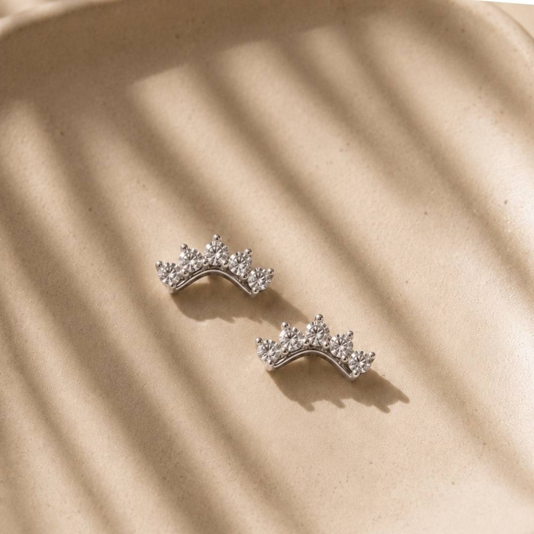 Oorknopjes zilver dames met steentjes boogje