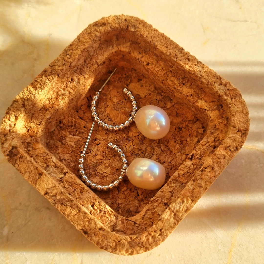 Roca de Piña - rhodium plated 925 sterling silver - hoop earrings - sweet water pearls - zoet water parel oorbellen verguld 925 zilver- feestelijk