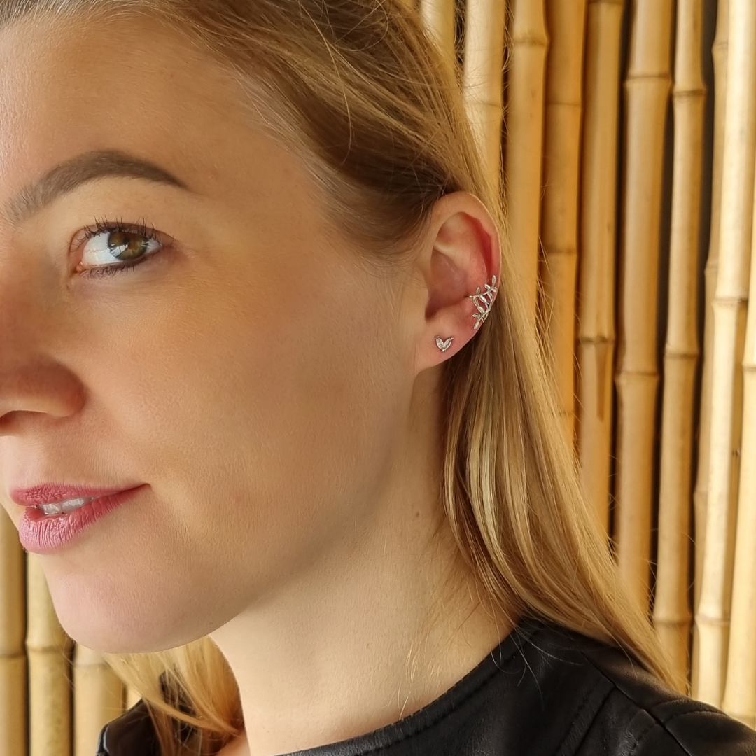 Roca de Piña - rocadepina- twisted leaf earcuff- rhodiumplated 925 sterling silver - sieraden- oorcuff, gift idea, zilver bladeren