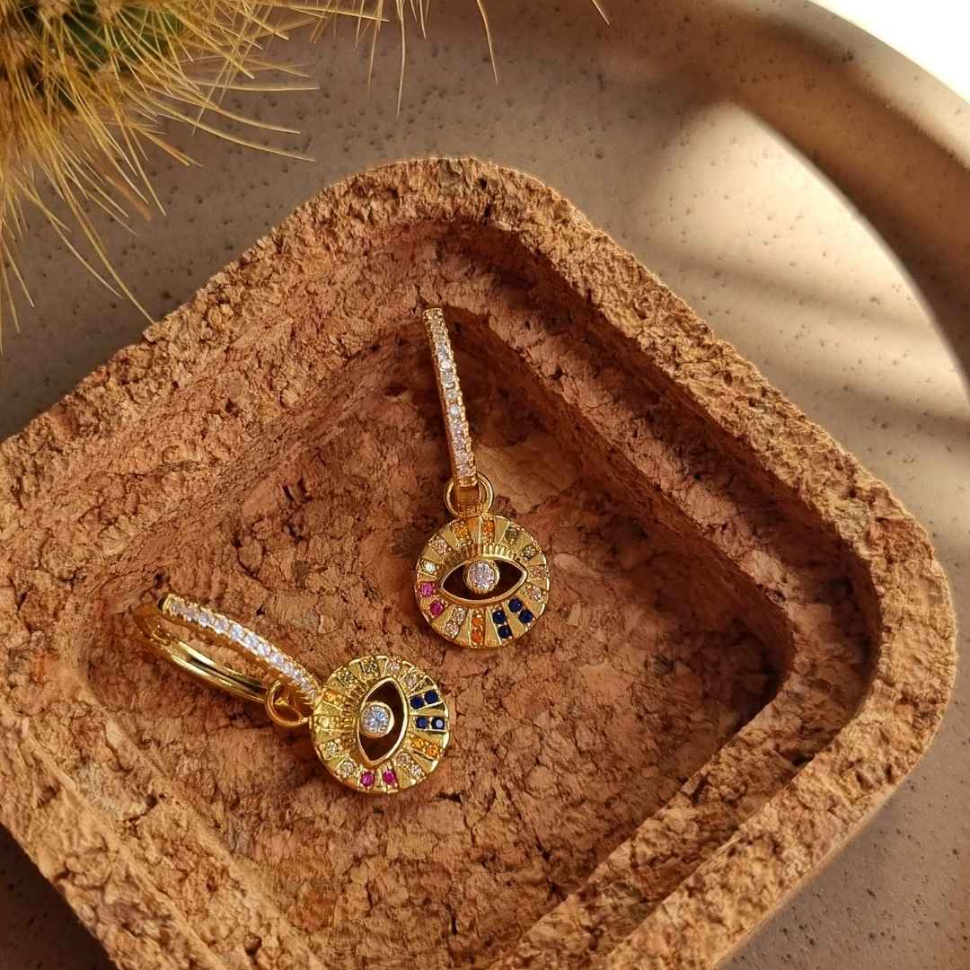 Vergulde oorbellen met hanger - Maya oogje - Creolen - Gekleurde Steentjes