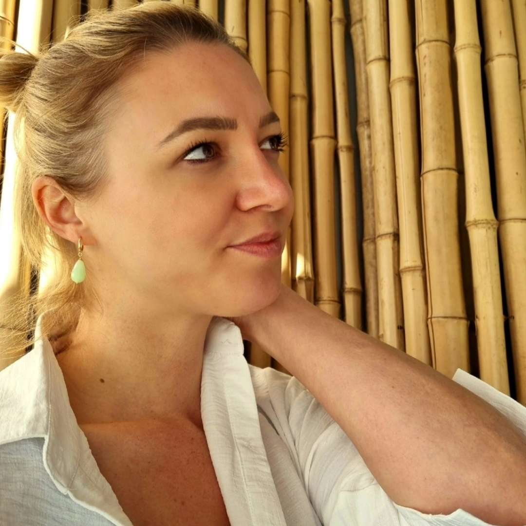 Vergulde zilveren creolen met hanger - groene edelsteen- chalcedoon