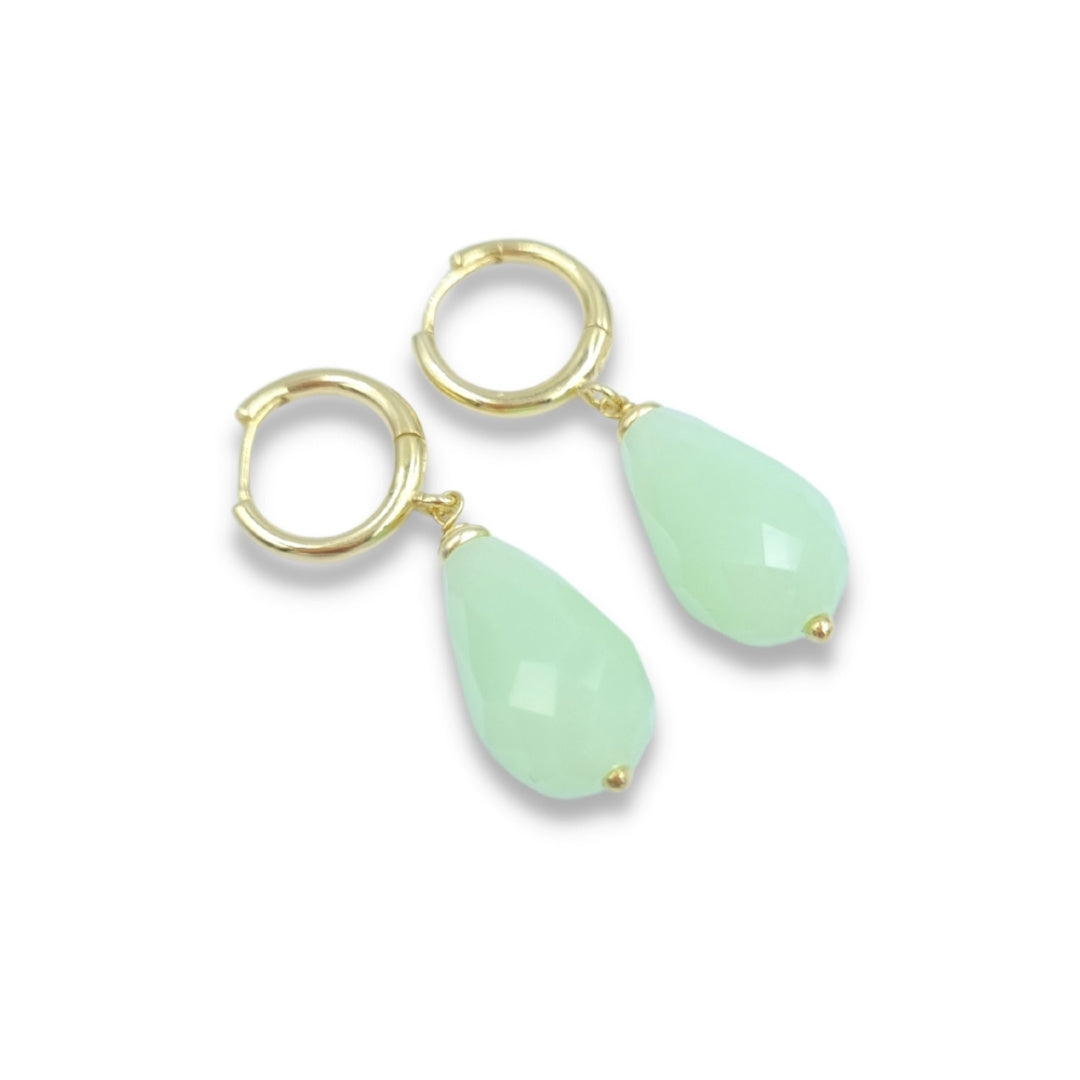 Vergulde zilveren creolen met hanger - groene edelsteen- chalcedoon