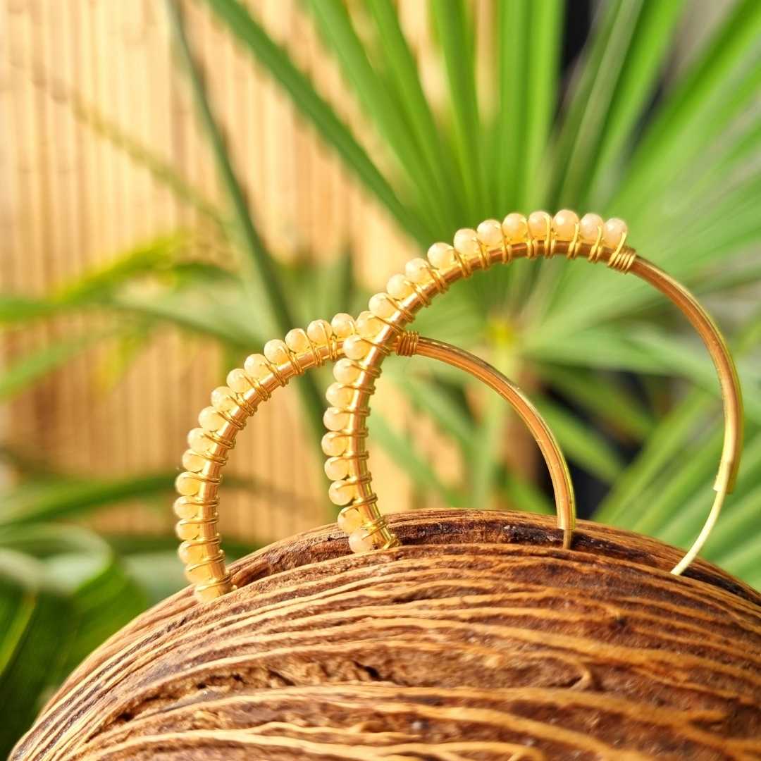 Vergulde zilveren hoop oorbellen met oranje maansteen