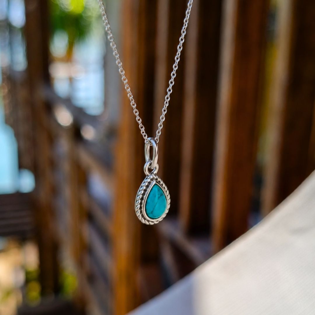 Zilveren Ketting met turquoise blauwe steen