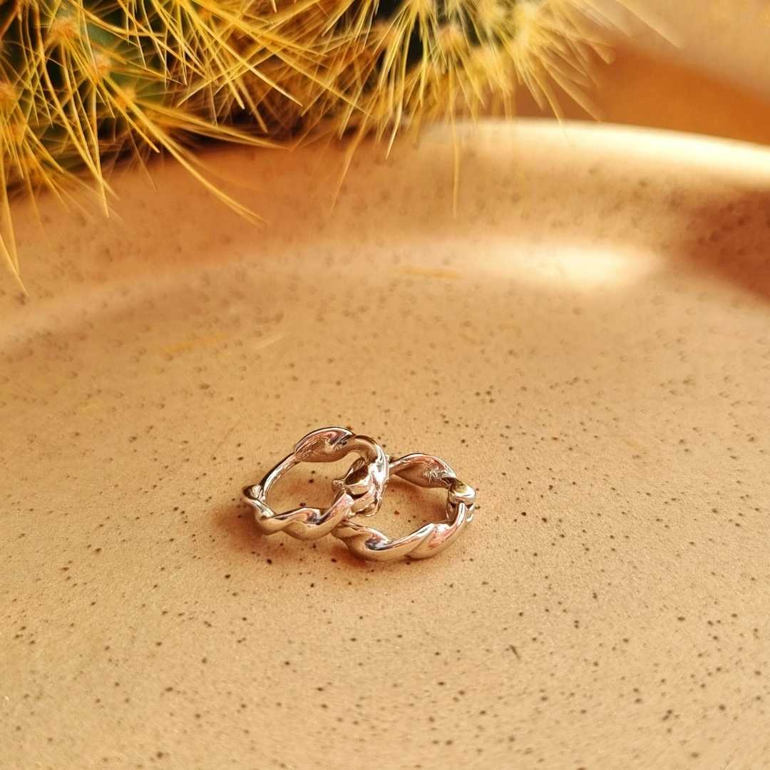 Zilveren croisstant oorbellen - huggie hoops - creolen