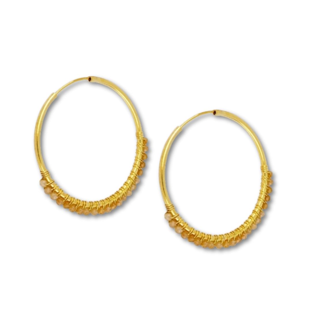 gouden hoop oorbellen met perzik oranje steentjes van maansteen