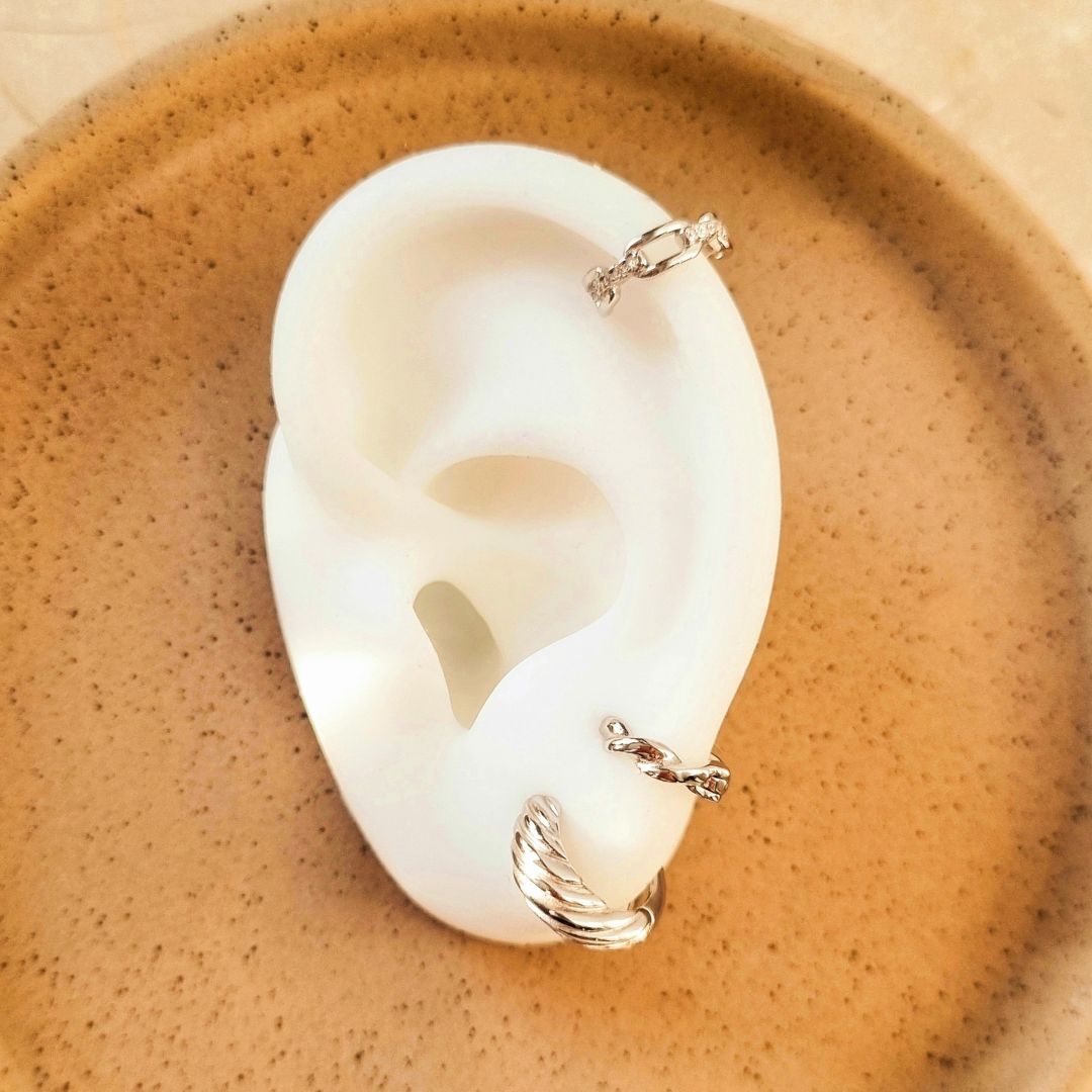 Zilveren croisstant oorbellen - huggie hoops - creolen