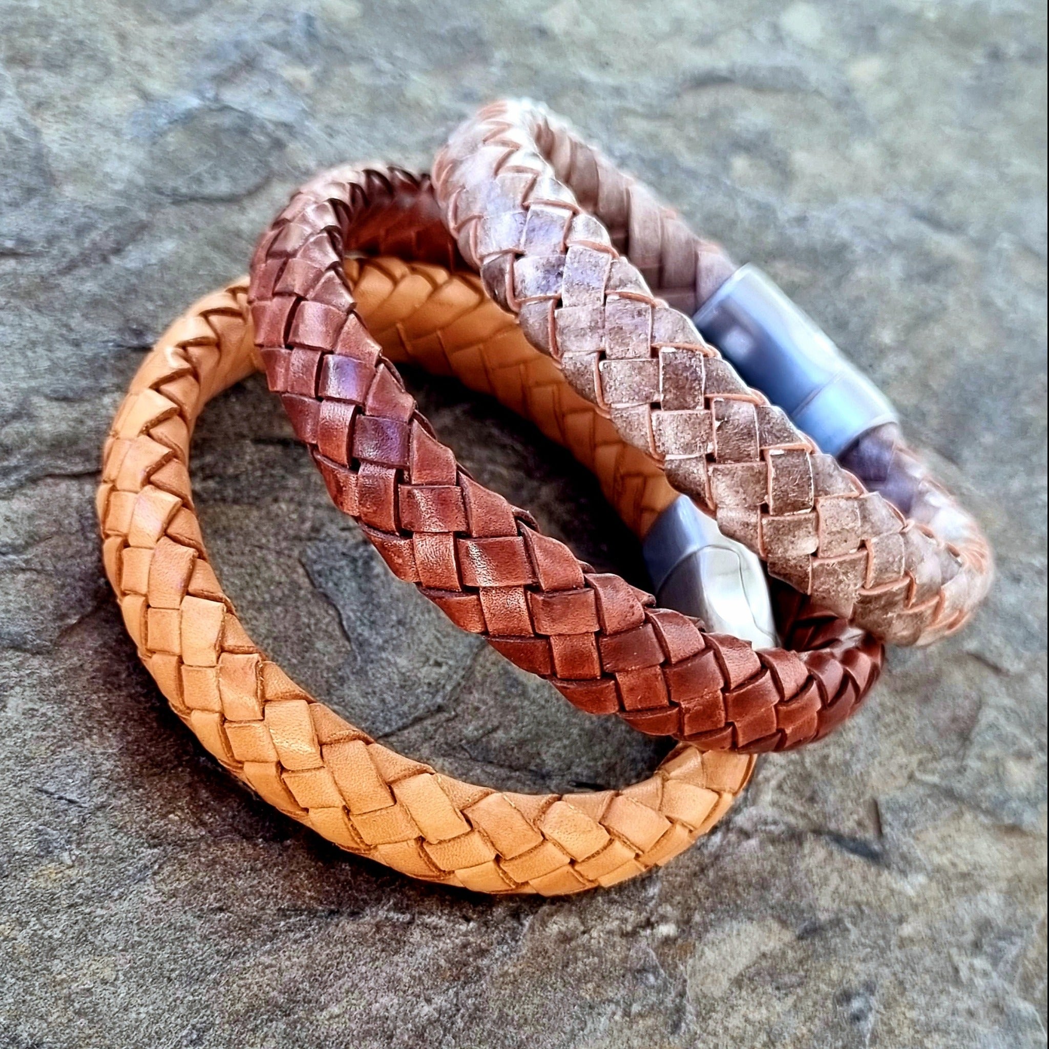 Roca de Piña - Camel Creek bracelet- leather- stainless steel clasp