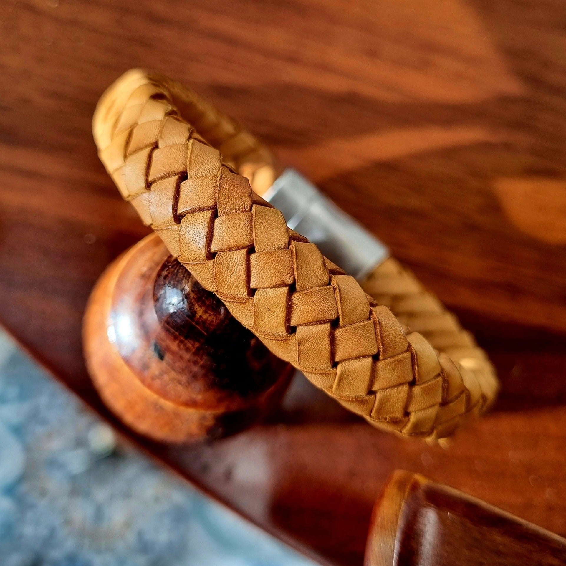 Roca de Piña - Camel Creek bracelet- leather- stainless steel clasp