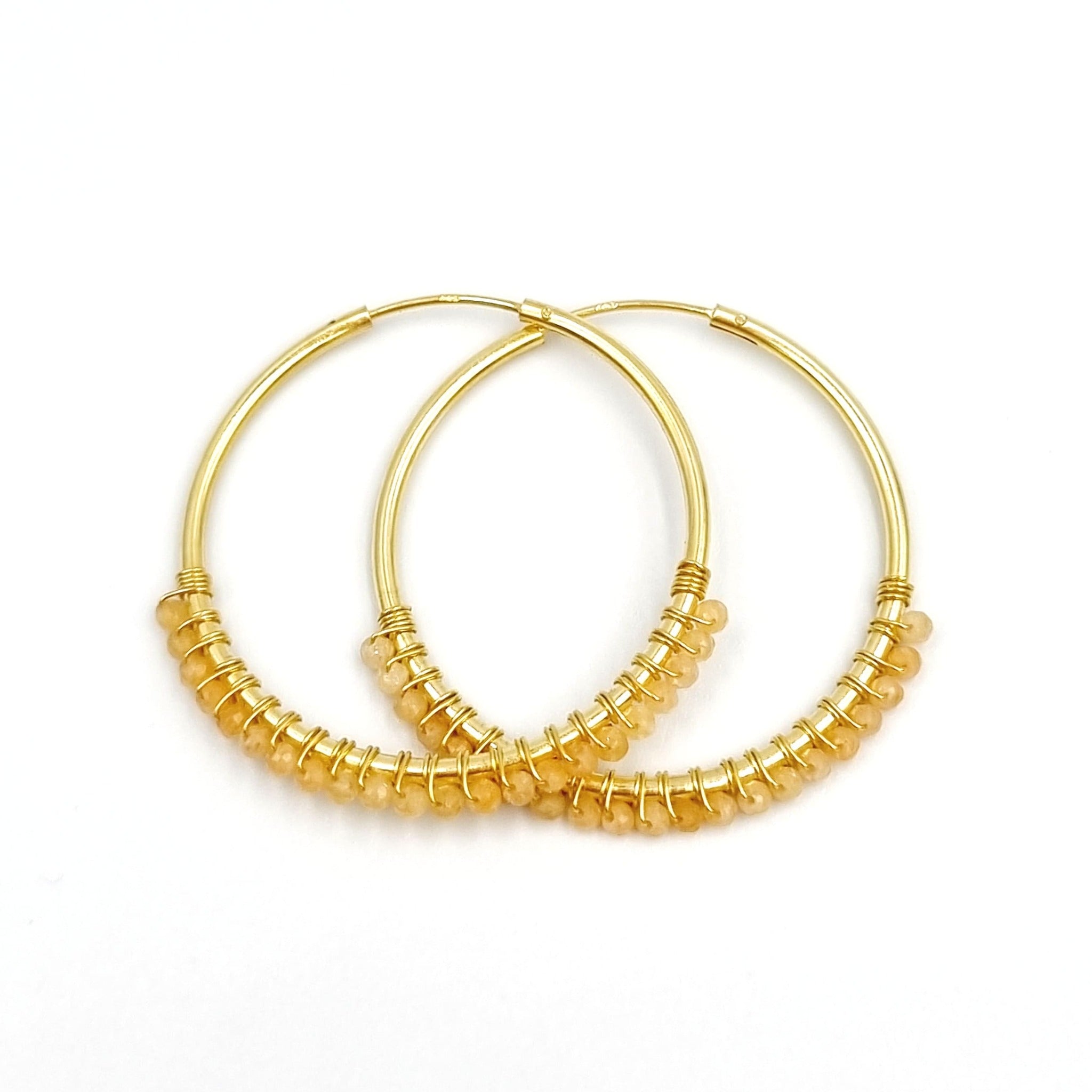 Vergulde zilveren hoop oorbellen met oranje maansteen