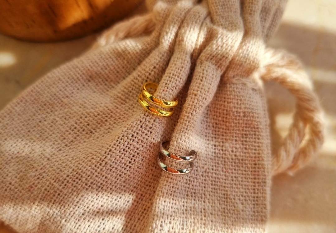 Hoe draag je een earcuff - zilveren en goudkleurige earcuffs