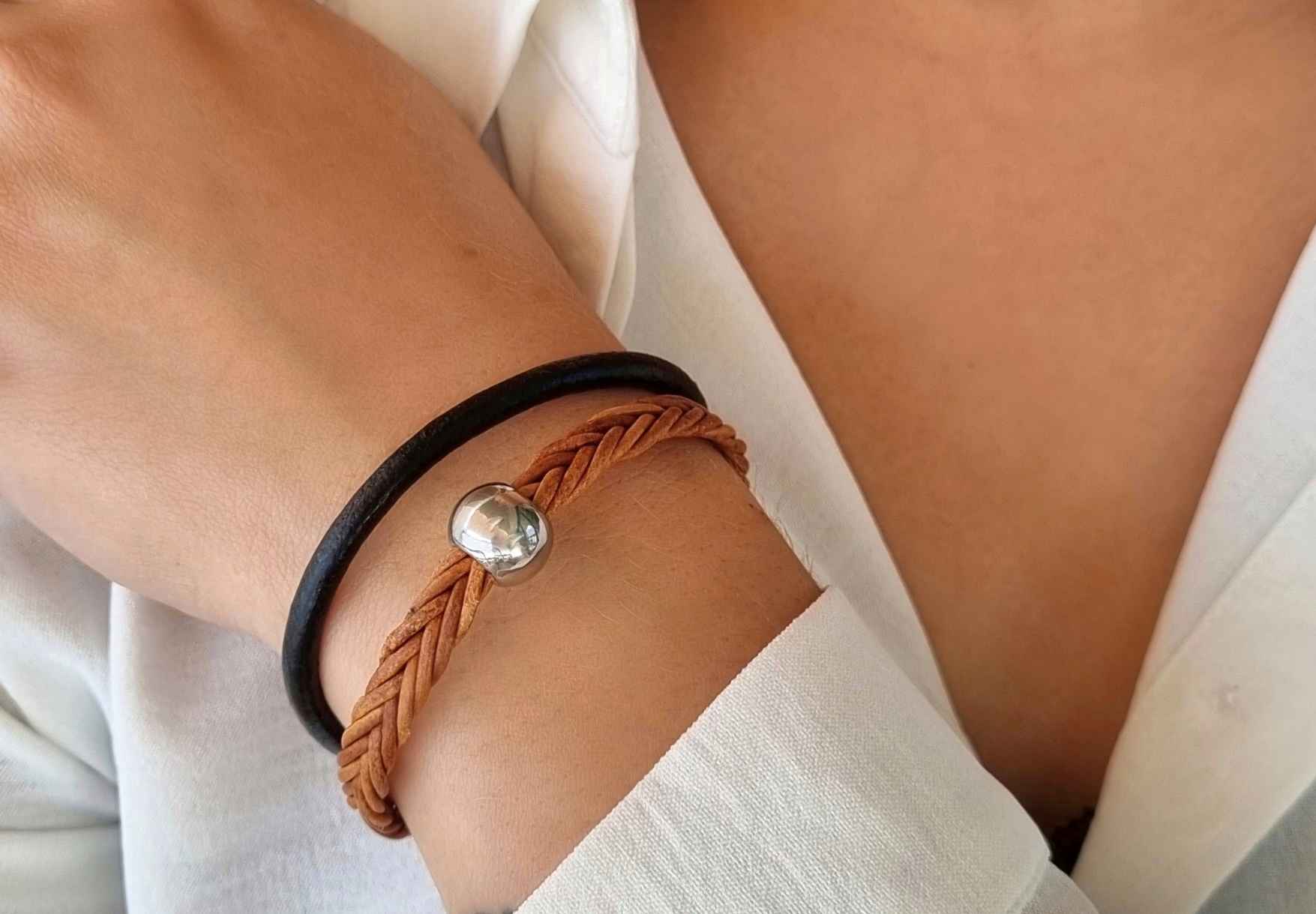 Waarom leren dames armbanden altijd in de mode zijn