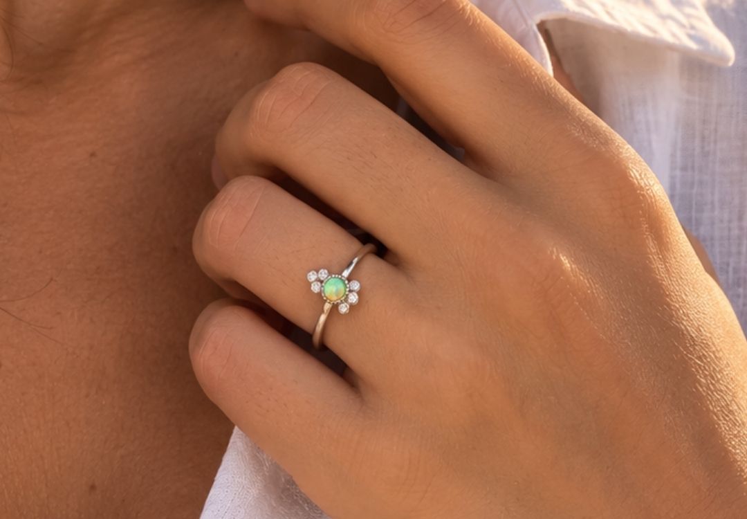 Sieraden met edelstenen: klasse in klein formaat
