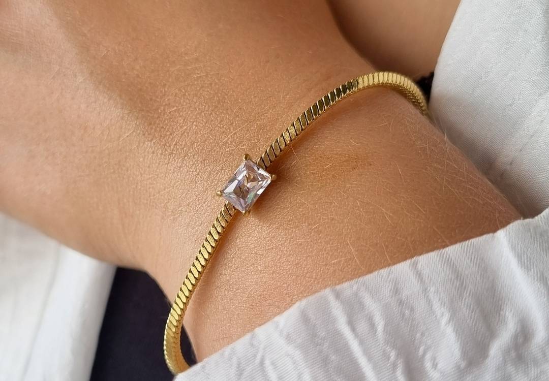 Armband met steentje vrouw