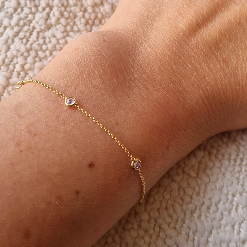 Bezel armbandje met facet zirkonia steentjes gold filled goud kleur