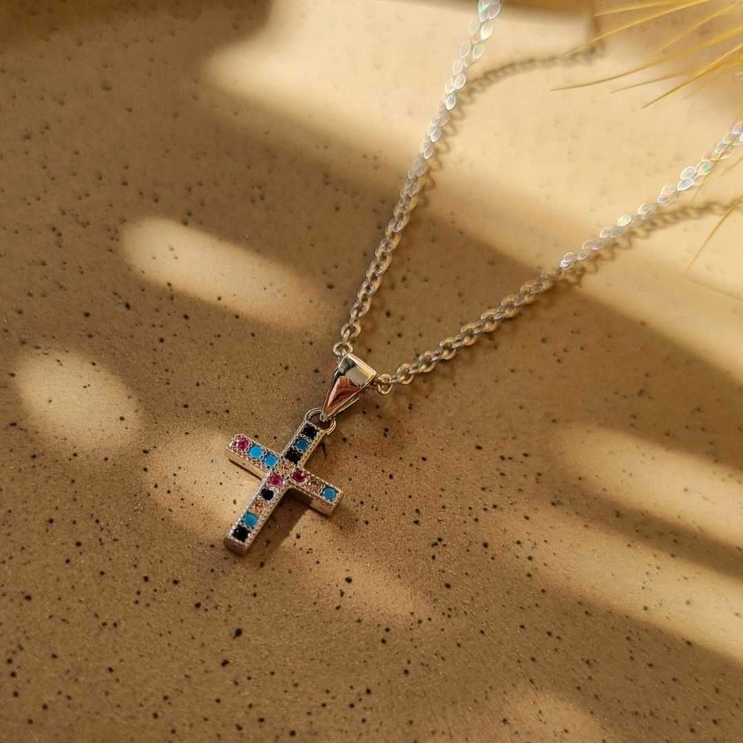 Zilveren ketting met kruis dames - christelijk sieraad - met gekleurde steentjes