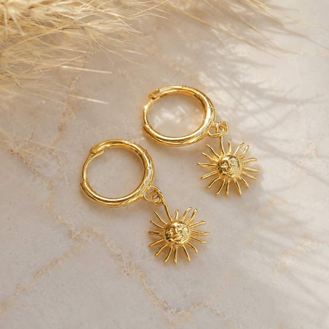 Gouden Oorbellen met zon hanger verguld zilver