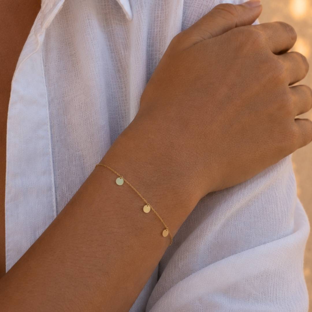 Gouden armband met bedels muntjes