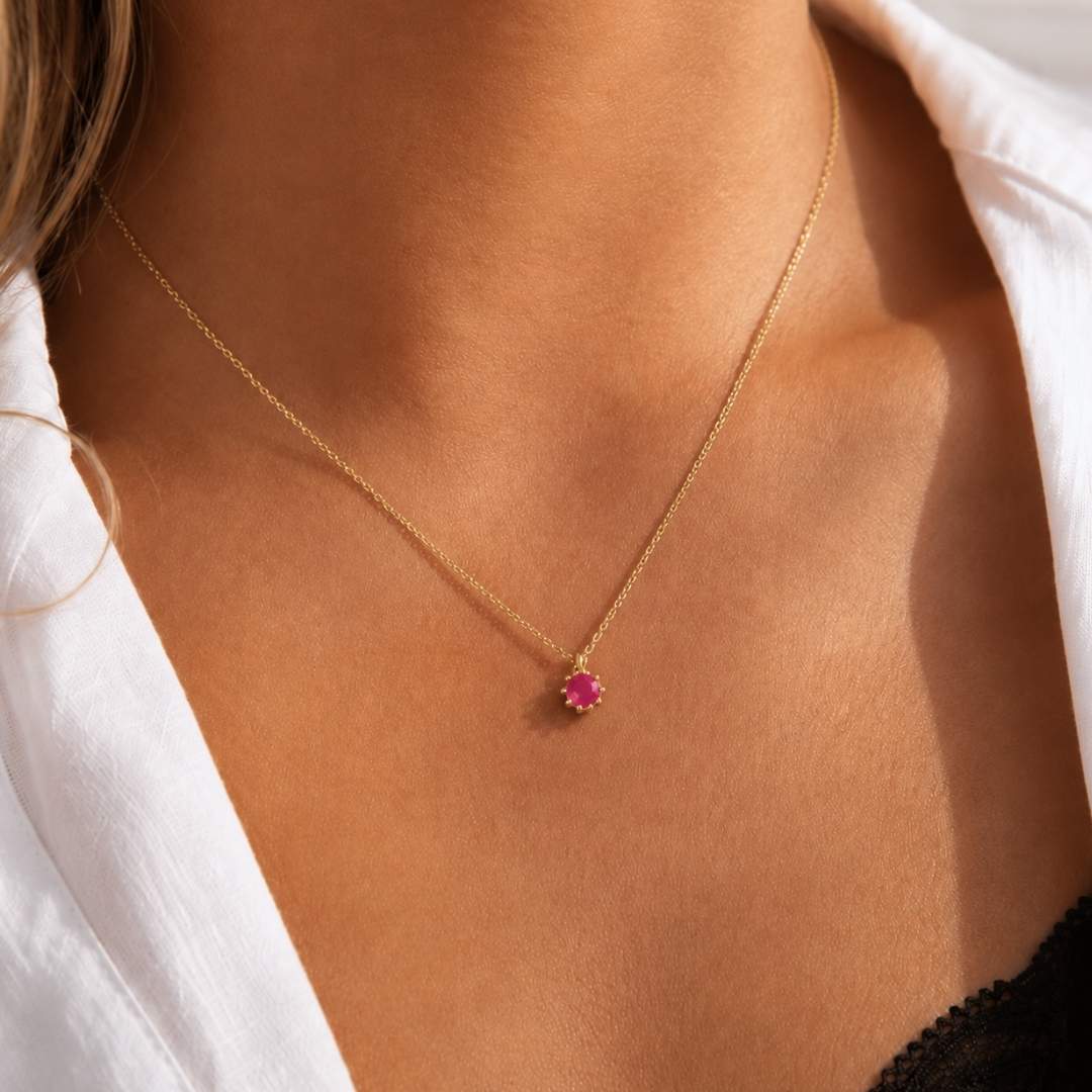 Gouden ketting met steentje fuchsia roze