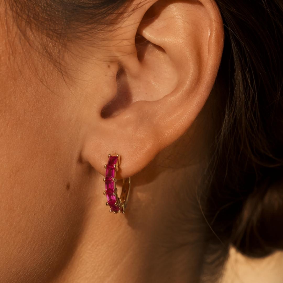 Gouden oorbellen met steentjes rozé fuchsia pavé