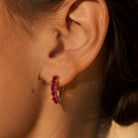 Gouden oorbellen met steentjes rozé fuchsia pavé