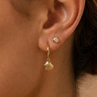 Gouden oorbellen schelp bedel