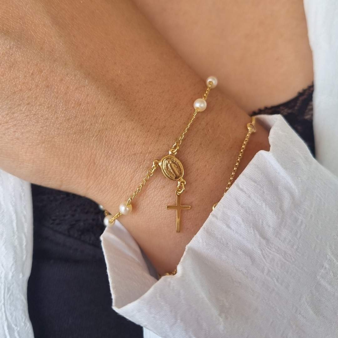Gouden armband met kruisje - rozenkrans parels
