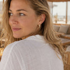 Gouden earcuff met twee boogjes in verguld zilver