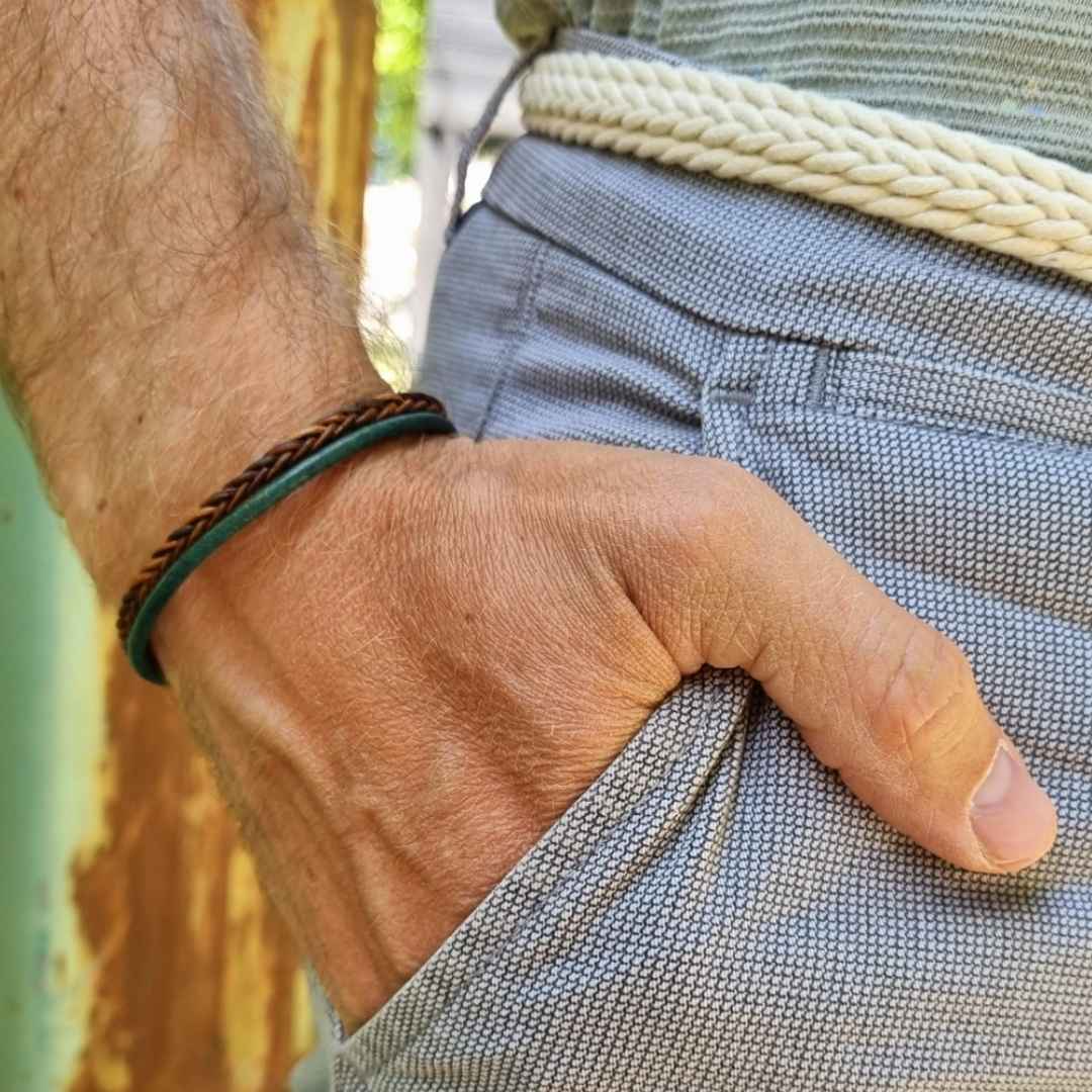 Groen bruine leren heren armband gevlochten twee koorden Rusty pine